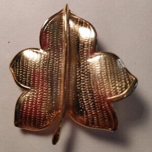 Vintage Gold Tone Maple Leaf Brooch